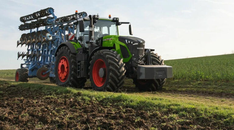 Fendt 900 Vario — Up to 415 hp, 30 Years as Class Leader