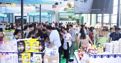 China–ASEAN Expo Agriculture Exhibition Area Draws Strong Interest from Chinese and International Officials