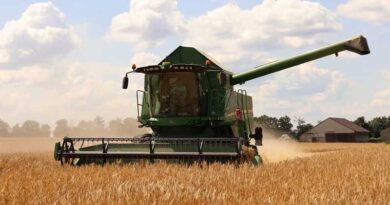 US Farm Income Squeeze Deepens as Harvest Costs Climb