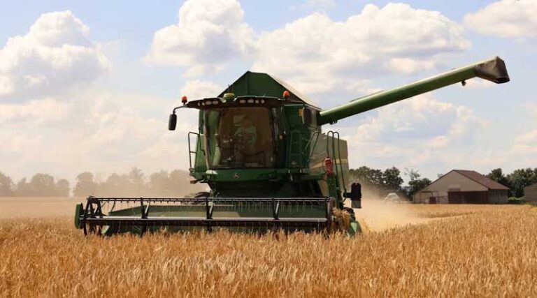 US Farm Income Squeeze Deepens as Harvest Costs Climb