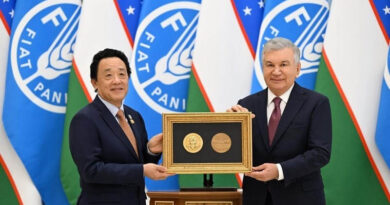 FAO Director-General honours Uzbekistan’s President with prize during visit to Tashkent