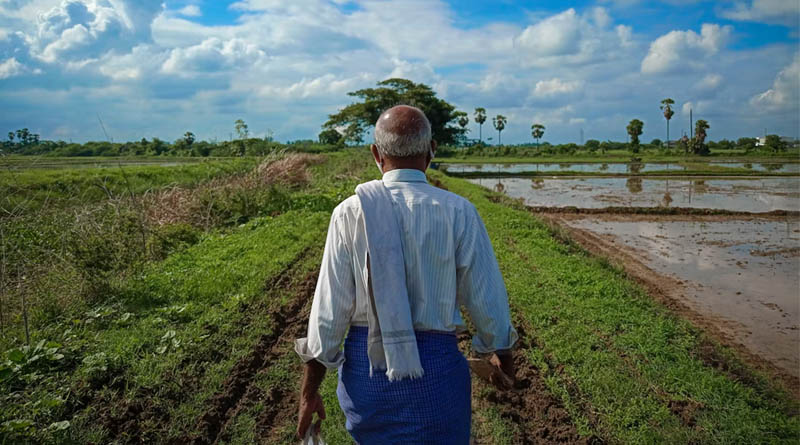 Karnataka Farmers Protest Dasara Spending, Demand Loan Waiver