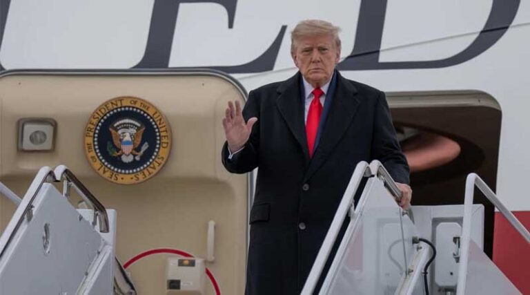 Trump Issues Order on Russia Sanctions, Proposes 500% Tariff on Russian Goods